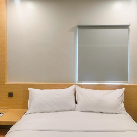 Travel Biz Hotel Medan Mitra Reddoorz Exterior photo