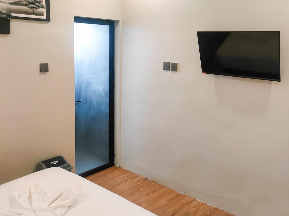 Travel Biz Hotel Medan Mitra Reddoorz Exterior photo